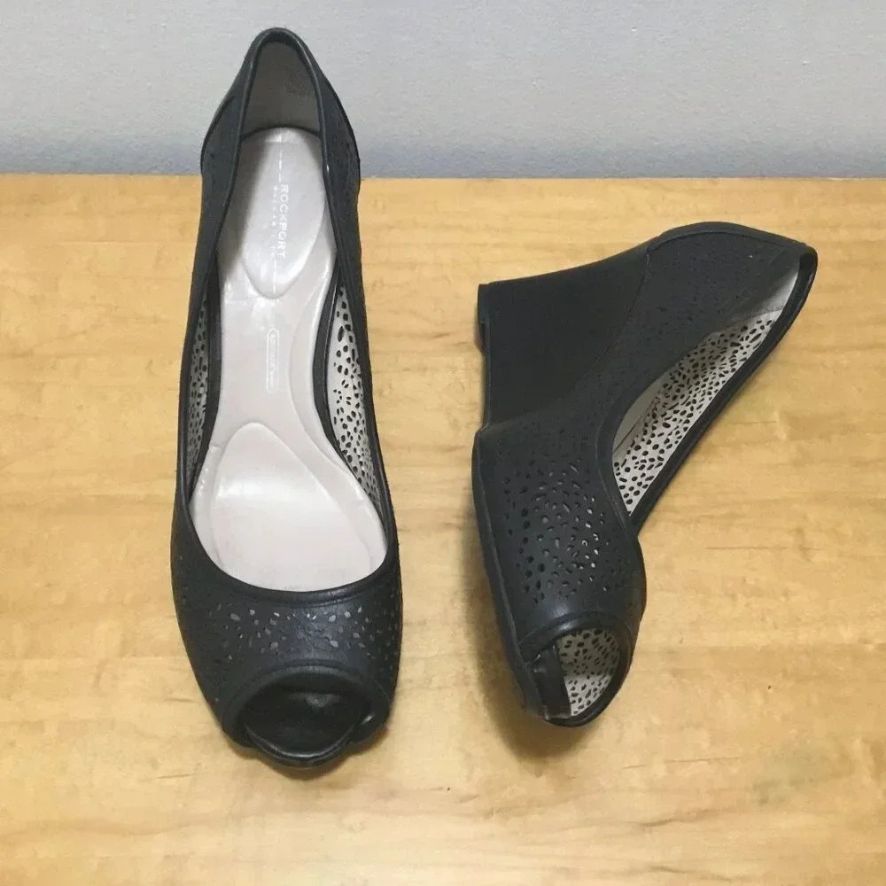 Rockport, open toe  pump, leather shoe, Womans size 8.5 US black